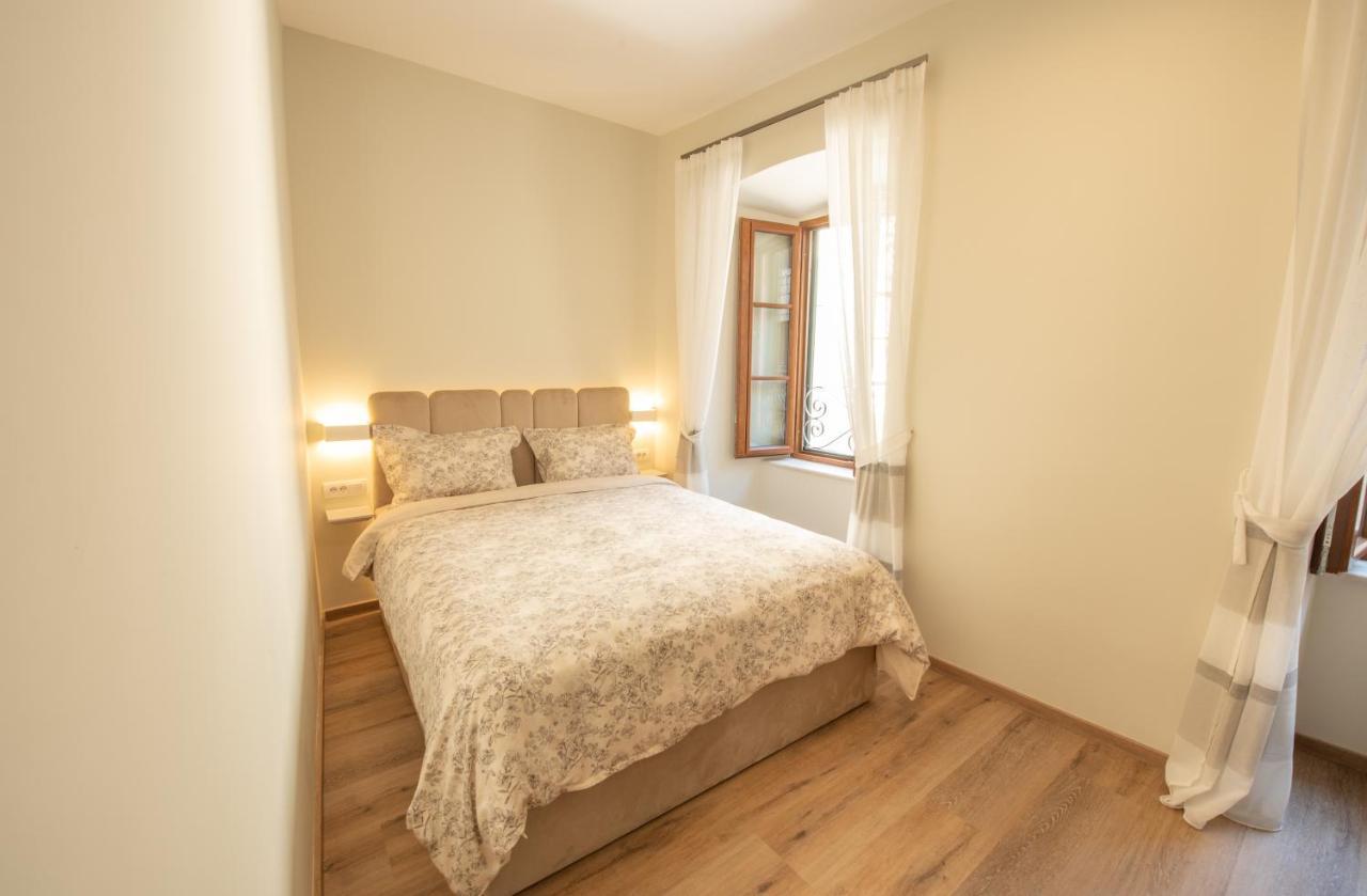 Sasha Di Cattaro - Old Town Lux Apartment Buitenkant foto